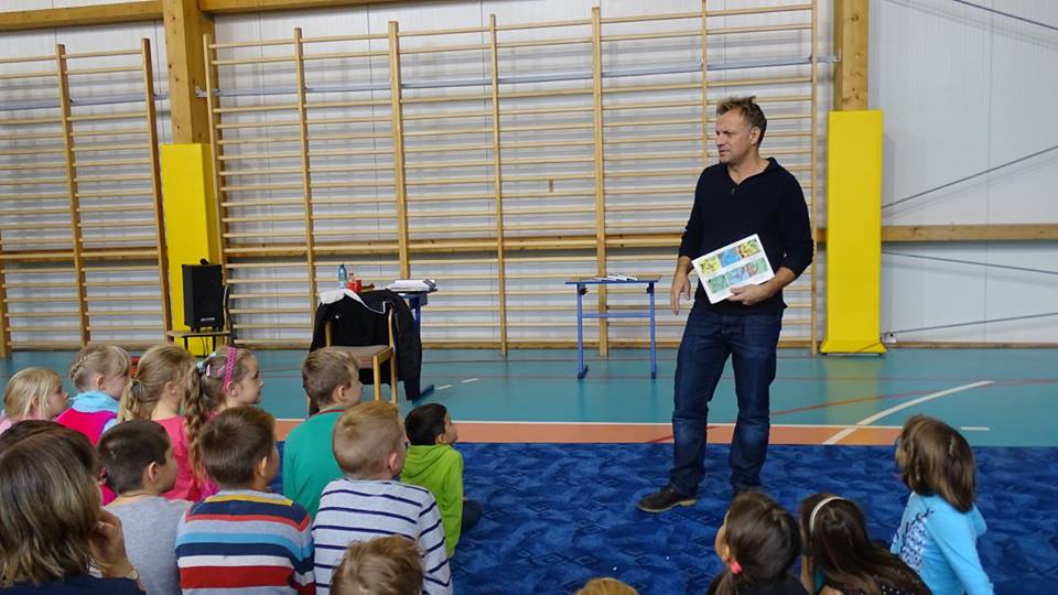 Niezwykły gość w Szkole Podstawowej im. Wisławy Szymborskiej w Konikowie