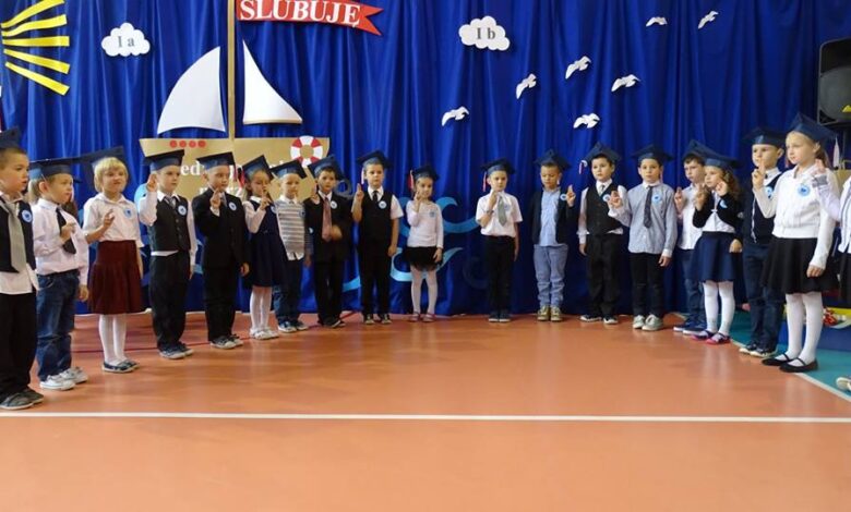 Ślubowanie Klas I Szkoły Podstawowej im. Wisławy Szymborskiej w Konikowie