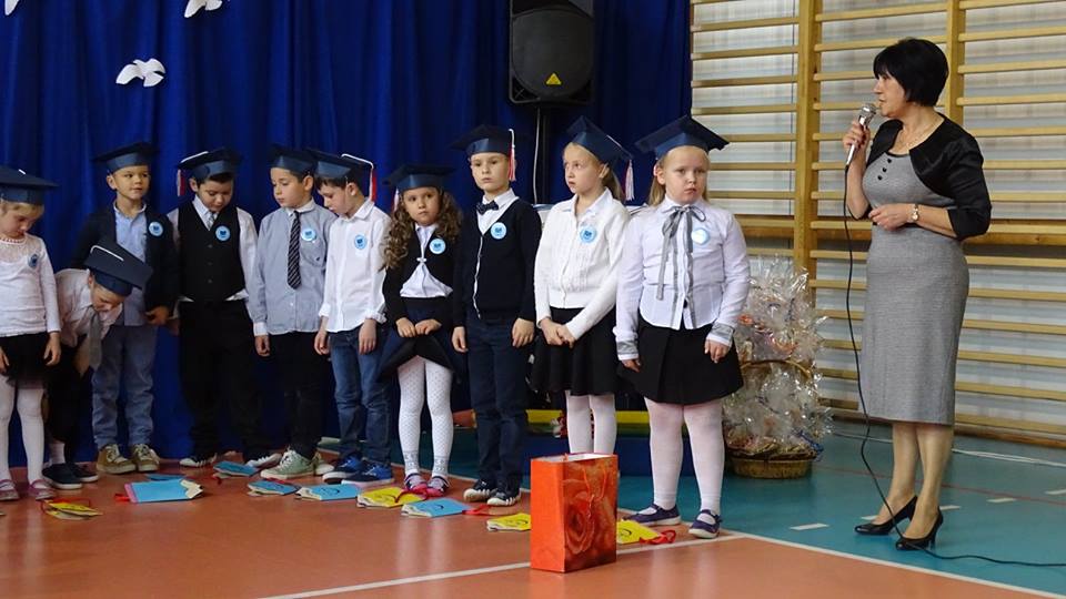 Ślubowanie Klas I Szkoły Podstawowej im. Wisławy Szymborskiej w Konikowie Ślubowanie Klas I Szkoły Podstawowej im. Wisławy Szymborskiej w Konikowie