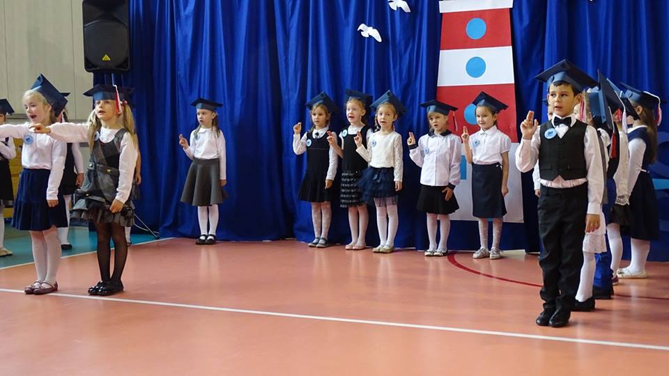 Ślubowanie Klas I Szkoły Podstawowej im. Wisławy Szymborskiej w Konikowie Ślubowanie Klas I Szkoły Podstawowej im. Wisławy Szymborskiej w Konikowie