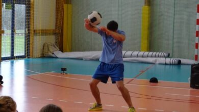 Spotkanie z niepowtarzalnym sportowcem w Szkole Podstawowej w Konikowie