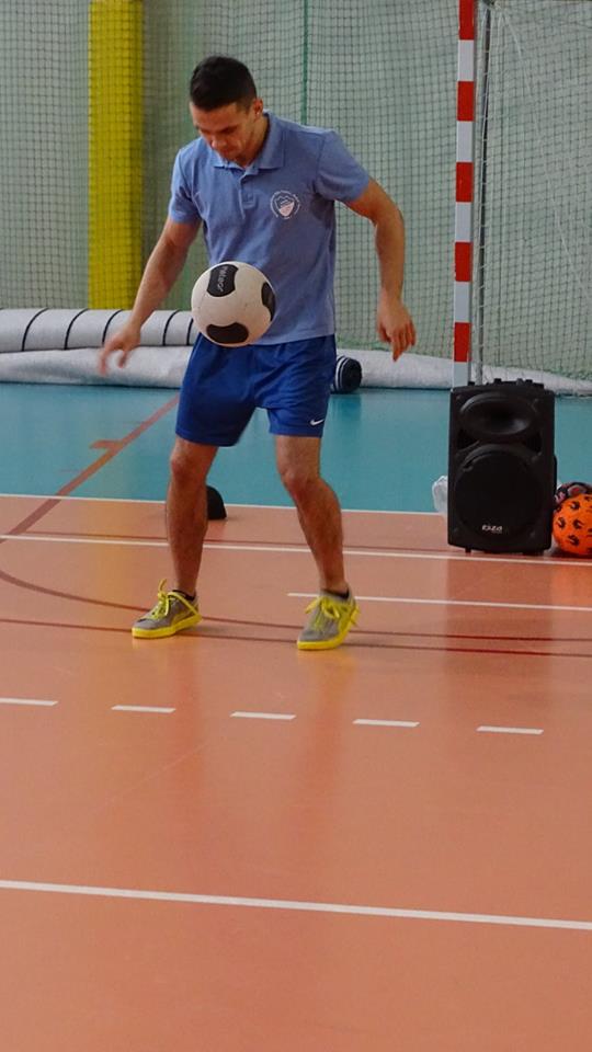 Spotkanie z niepowtarzalnym sportowcem w Szkole Podstawowej w Konikowie Spotkanie z niepowtarzalnym sportowcem w Szkole Podstawowej w Konikowie