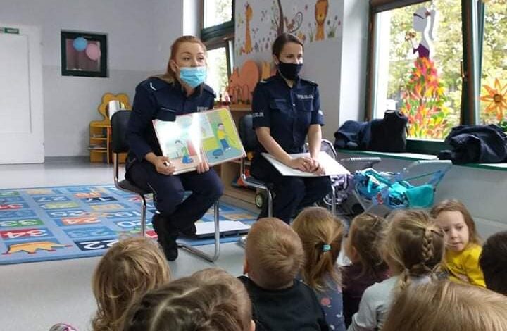 policjantki w przedszkolu